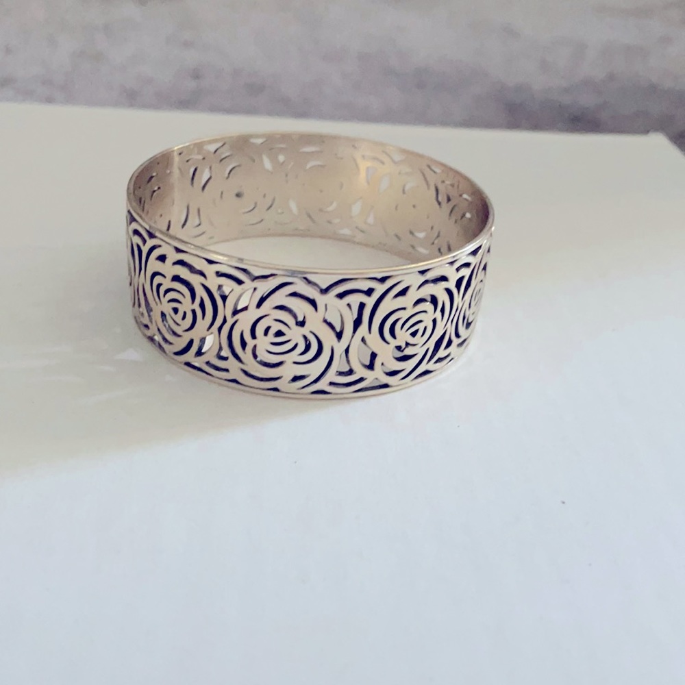 Rose design silver bangle